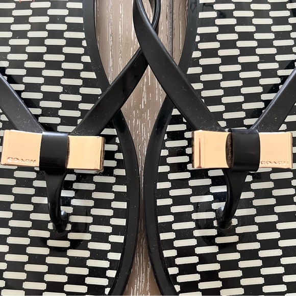 Coach Landon Thong Black Jelly Flip Flops Sandals Gold Bow Logo Sz 9 Resortwear - Picture 8 of 9